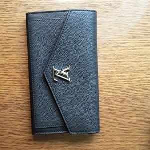 Louis Vuitton Bags - Louis Vuitton mylockme wallet Louis Vuitton Bags - Louis Vuitton mylockme wallet